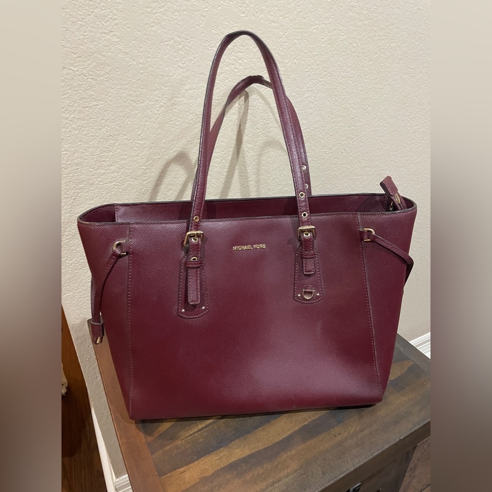 Michael Korhs bag. Clean inside. Perfect for carrying files and a small laptop.